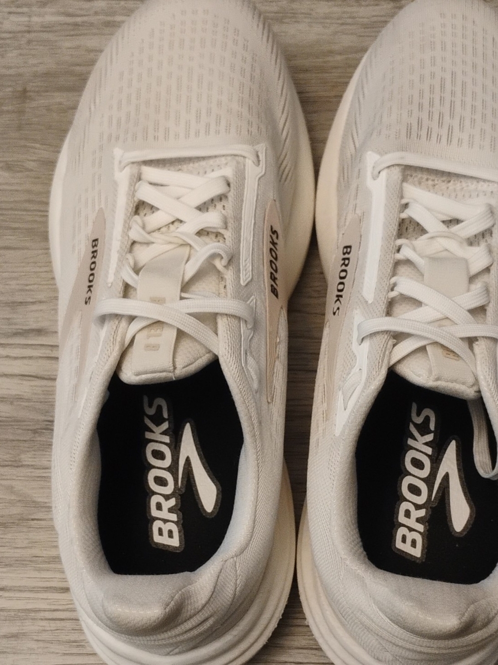 Brooks Revel 8 White Running Shoes - Lightweight Performance Women's Size 8.5D - Picture 6 of 9